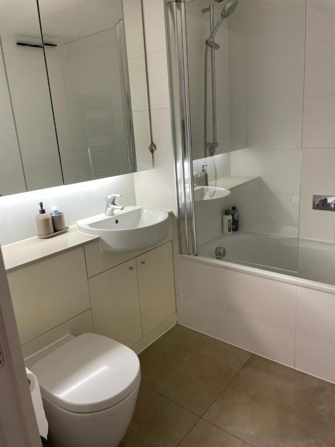 Luxury En-Suite Room Olympic Village In Shared Apartment London Eksteriør bilde